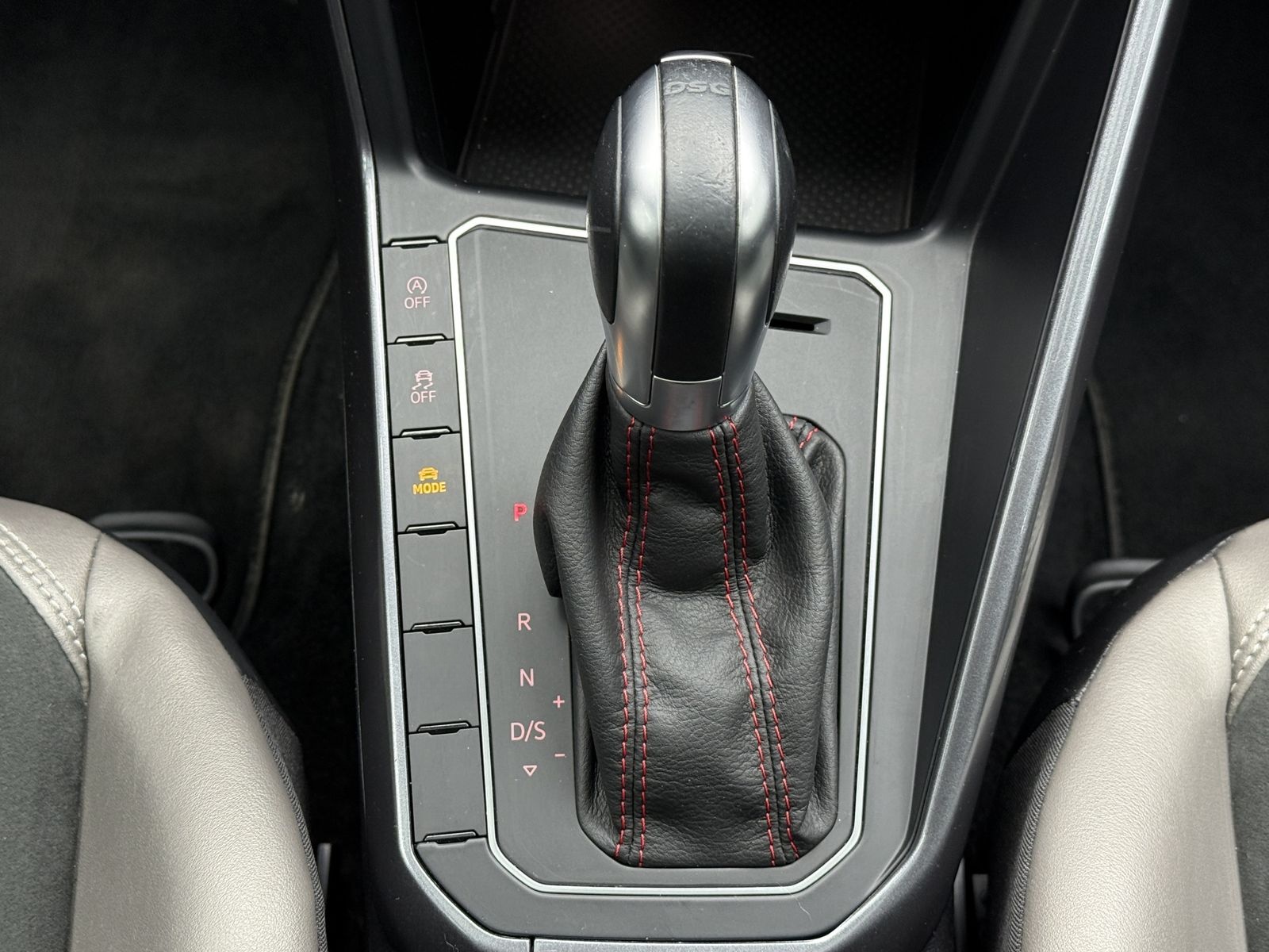 Volkswagen Polo 1.HAND | ALCANTARA | BEATS | PANO | KAMERA foto 23