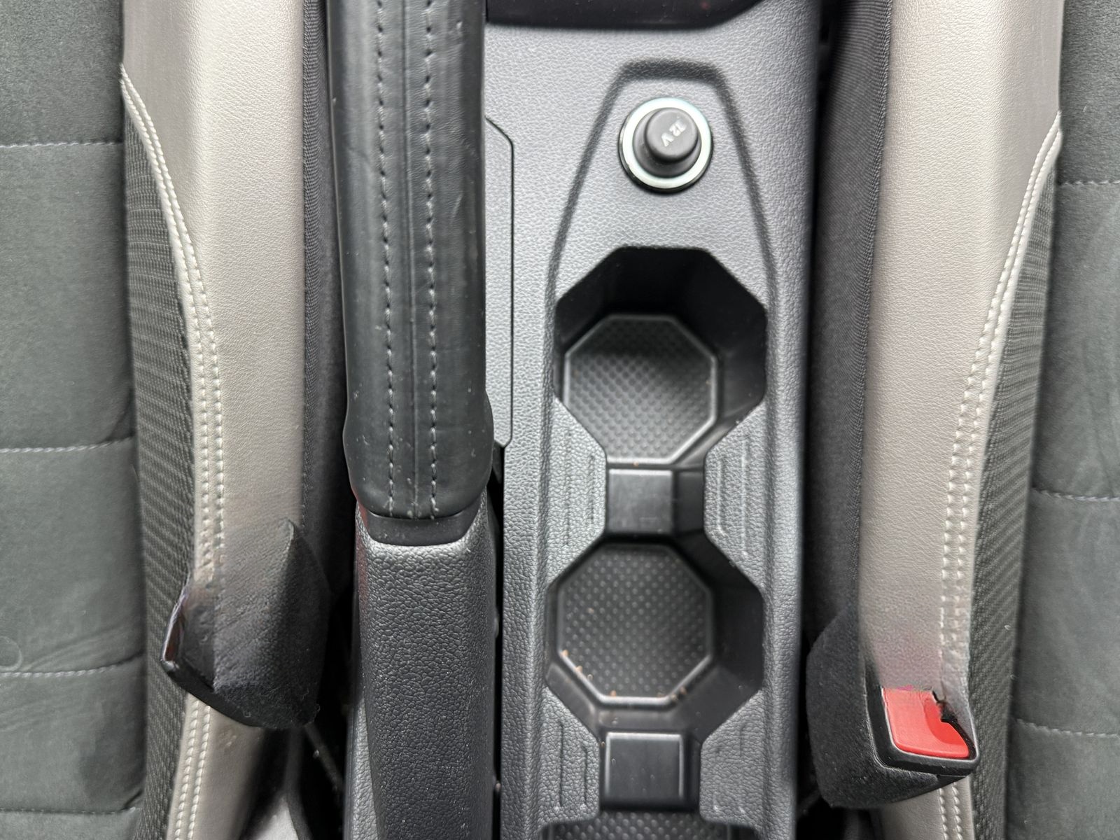 Volkswagen Polo 1.HAND | ALCANTARA | BEATS | PANO | KAMERA foto 24