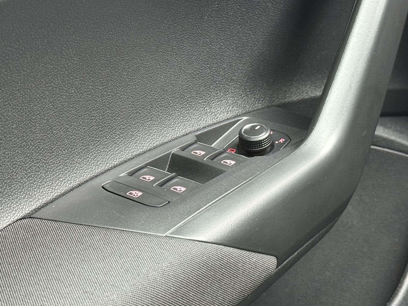 Volkswagen Polo 1.HAND | ALCANTARA | BEATS | PANO | KAMERA foto 25