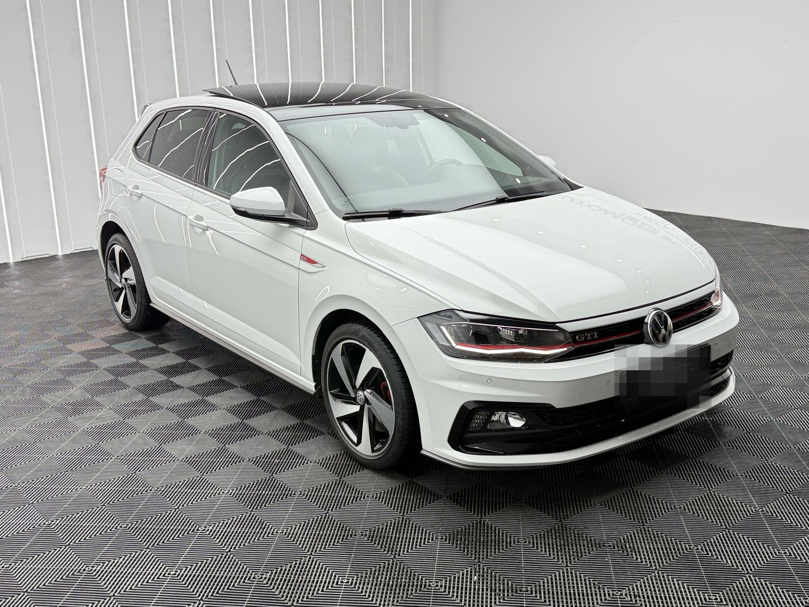 Volkswagen Polo 1.HAND | ALCANTARA | BEATS | PANO | KAMERA foto 4