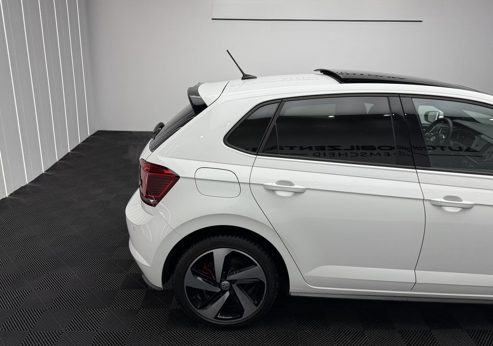 Volkswagen Polo 1.HAND | ALCANTARA | BEATS | PANO | KAMERA foto 5