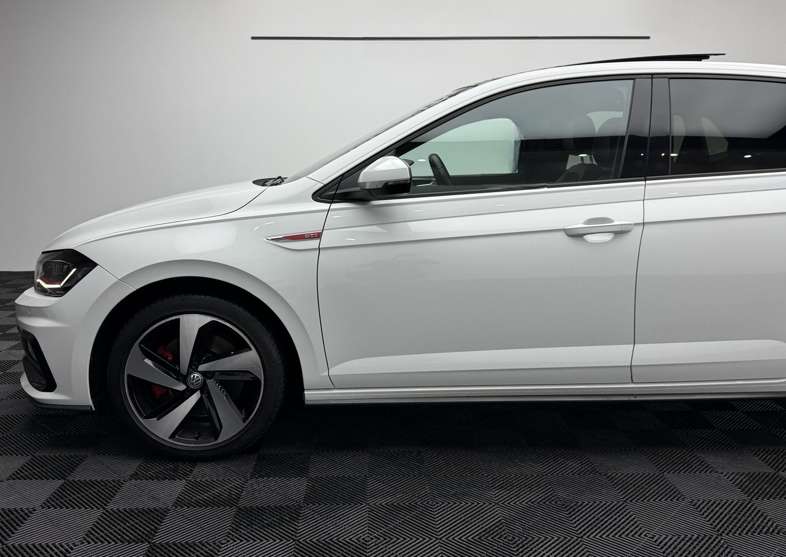 Volkswagen Polo 1.HAND | ALCANTARA | BEATS | PANO | KAMERA foto 6