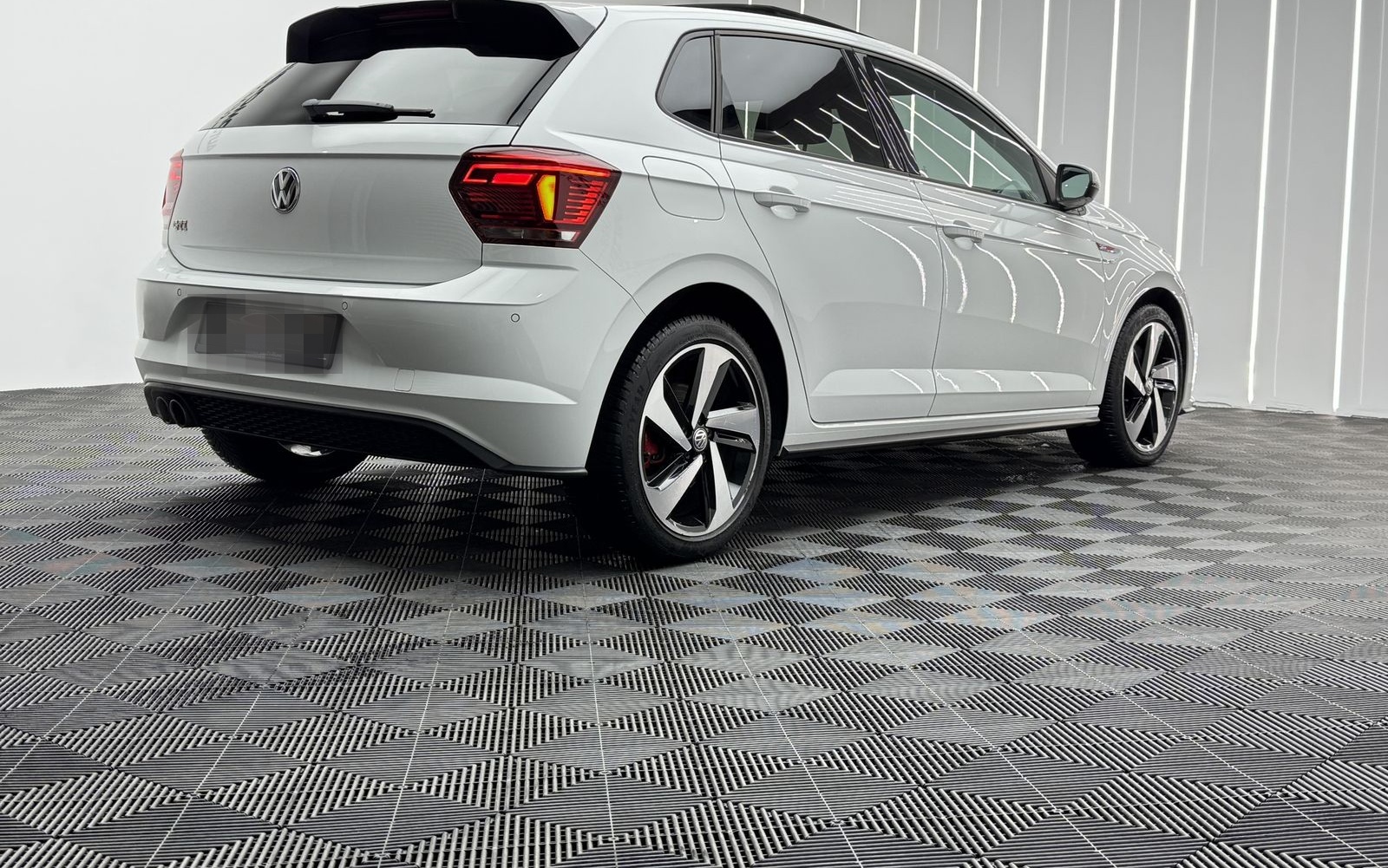 Volkswagen Polo 1.HAND | ALCANTARA | BEATS | PANO | KAMERA foto 7