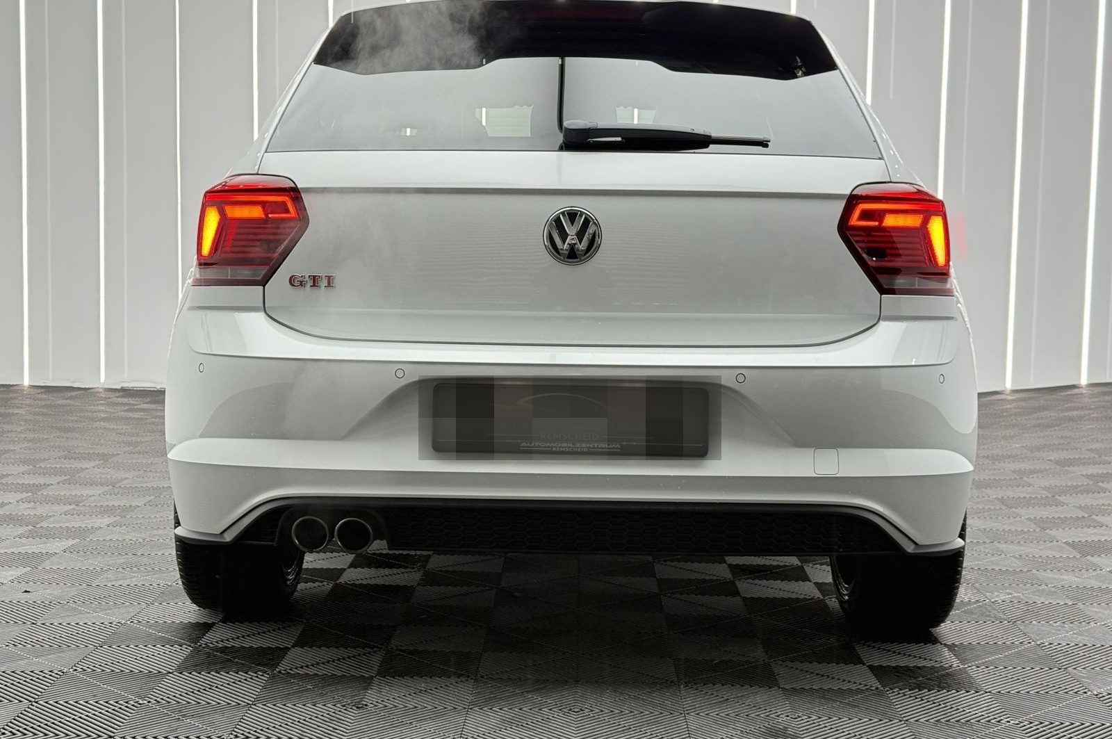 Volkswagen Polo 1.HAND | ALCANTARA | BEATS | PANO | KAMERA foto 8