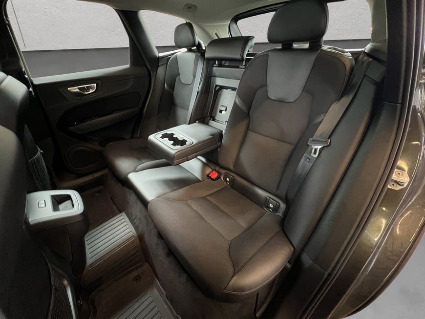 Volvo XC60 T5 AWD Aut Glasd Navi LED AHK Sitzheizung h foto 18