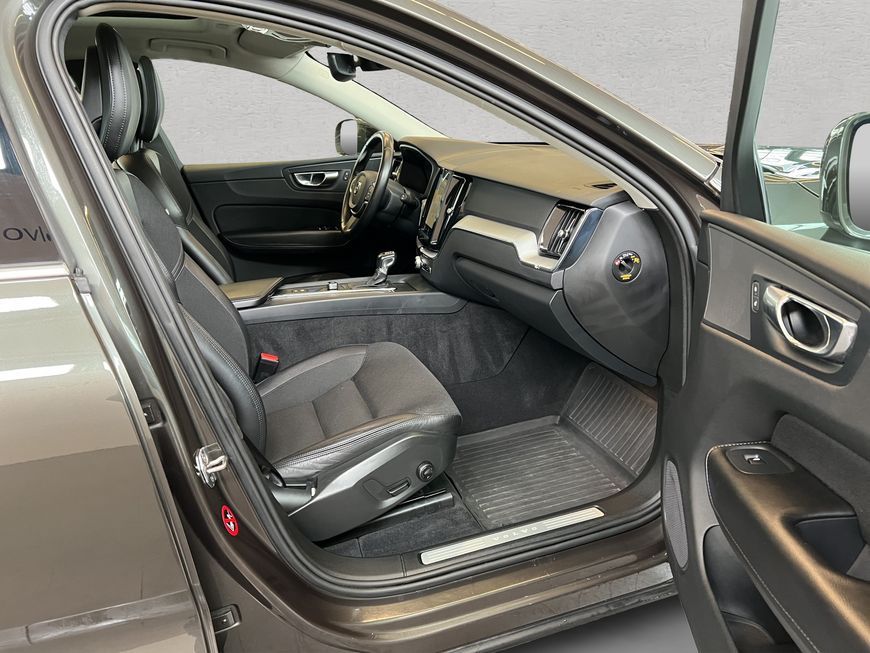 Volvo XC60 T5 AWD Aut Glasd Navi LED AHK Sitzheizung h foto 19