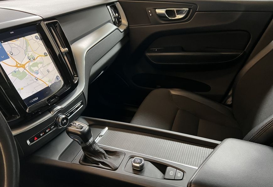 Volvo XC60 T5 AWD Aut Glasd Navi LED AHK Sitzheizung h foto 25