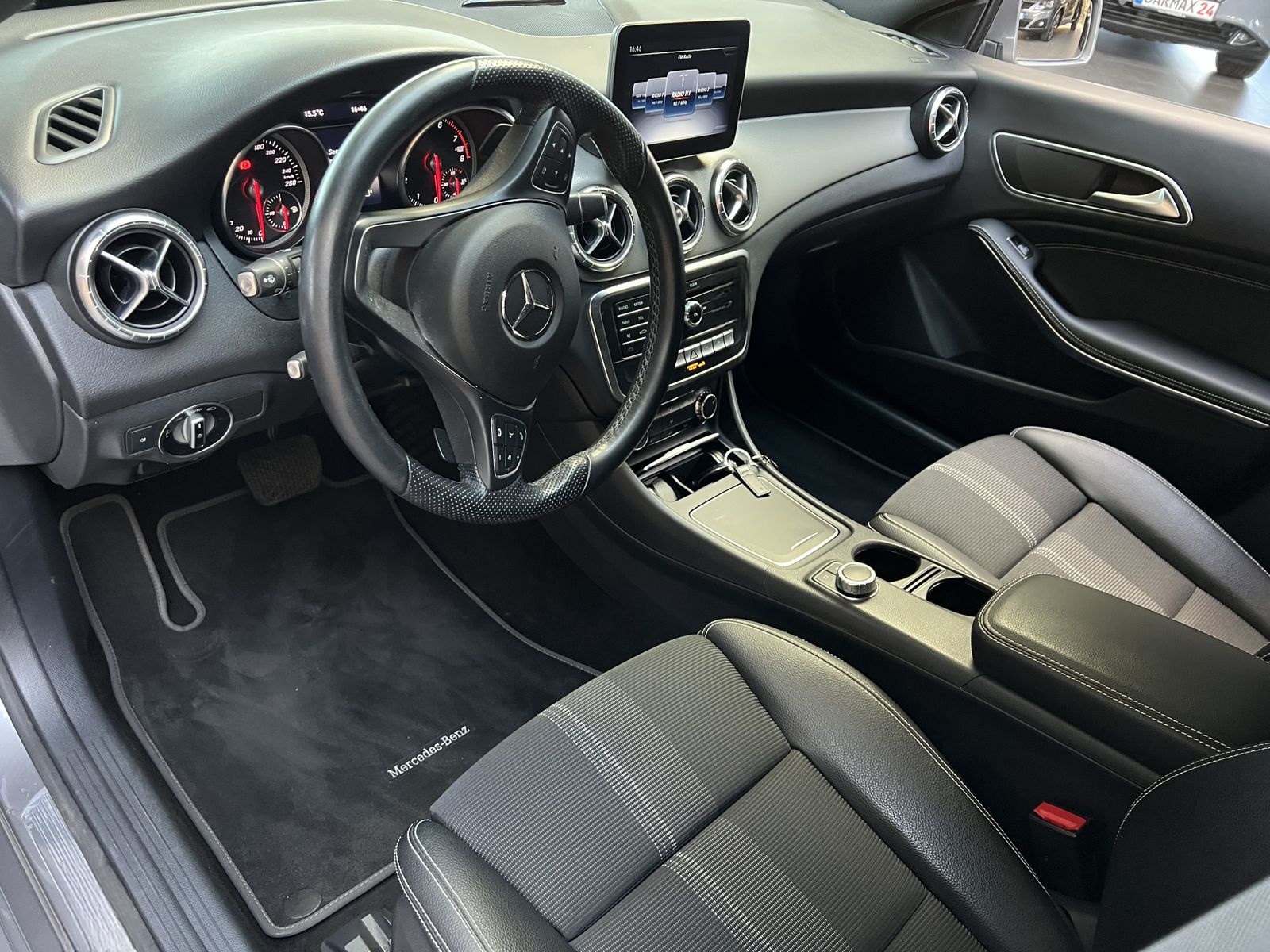 Mercedes-Benz CLA CLA 200 SPB Aut Urban Navi LED-Xen PDC foto 3
