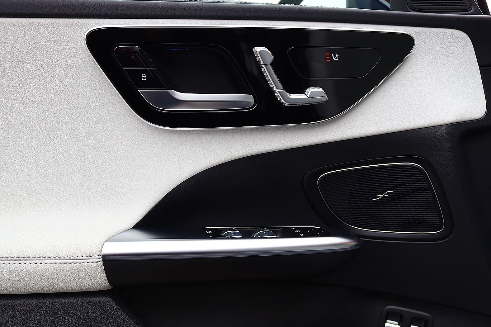 Mercedes-Benz C 300 e T 3x AMG DISTRO+PANO+KAM360+HEADUP+AHK foto 12