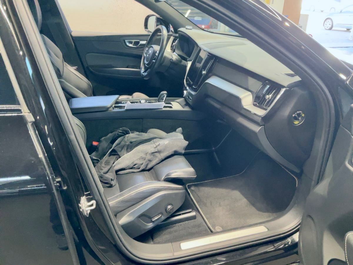 Volvo XC60 2.0 B4 AWD R-DESIGN AHK LEDER 360CAM HARMAN foto 14