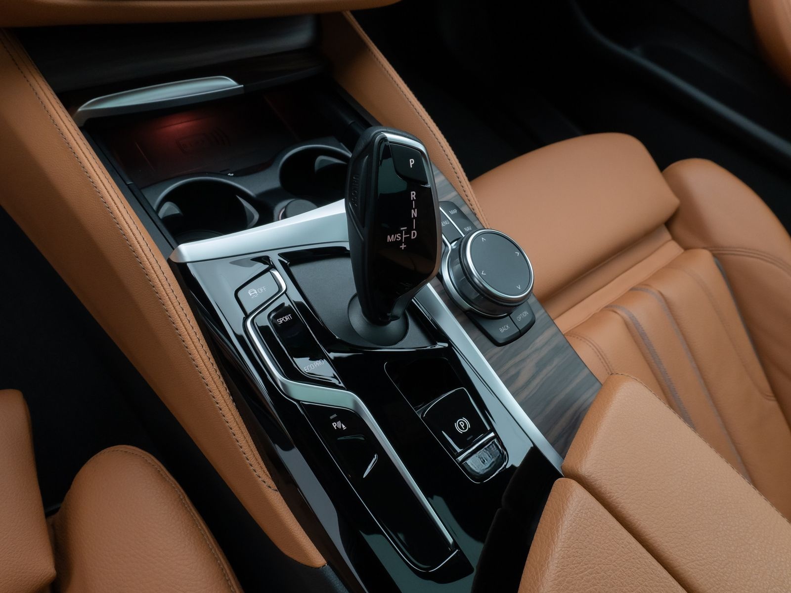 BMW 530d M Sport Panorama 360°Laser HUD HiFi SoftCL foto 23