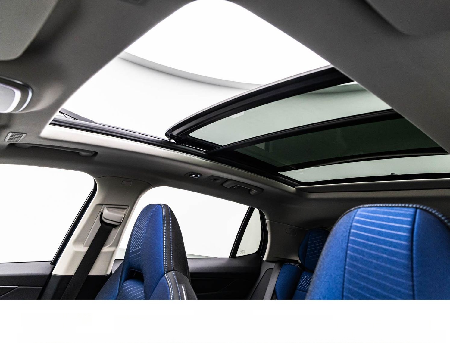 Lynk&Co LYNK & CO 01 1.5T PHEV 3.3kW ACC/TOTW/PANO/360° foto 17