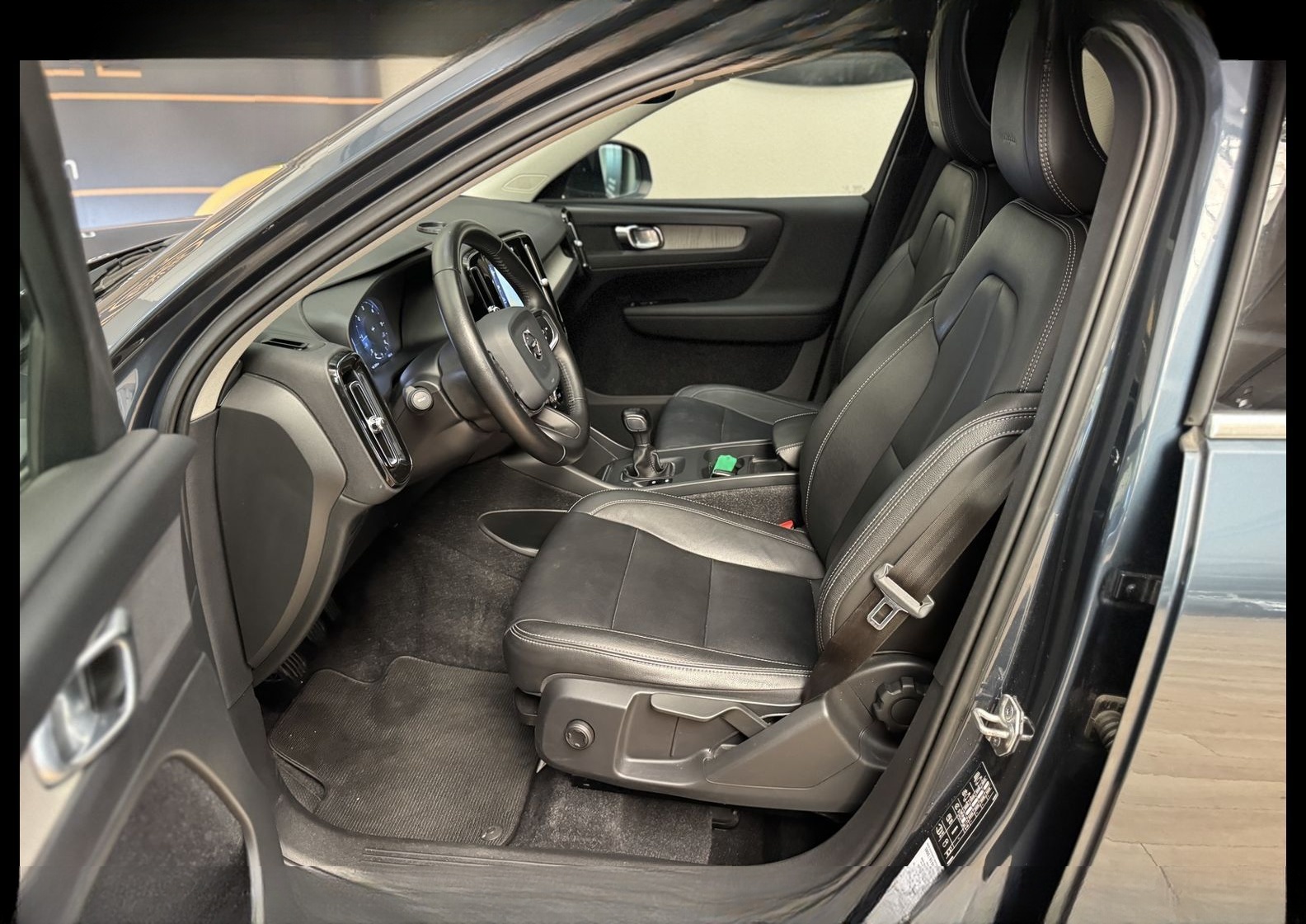 Volvo XC40 D3 Inscription LED*AHK*Leder*StHz*Pano*BLIS foto 16