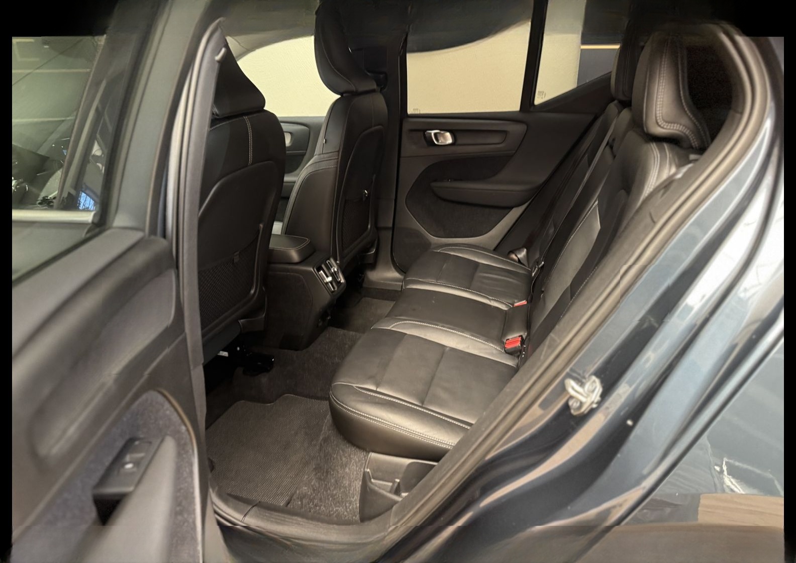 Volvo XC40 D3 Inscription LED*AHK*Leder*StHz*Pano*BLIS foto 17