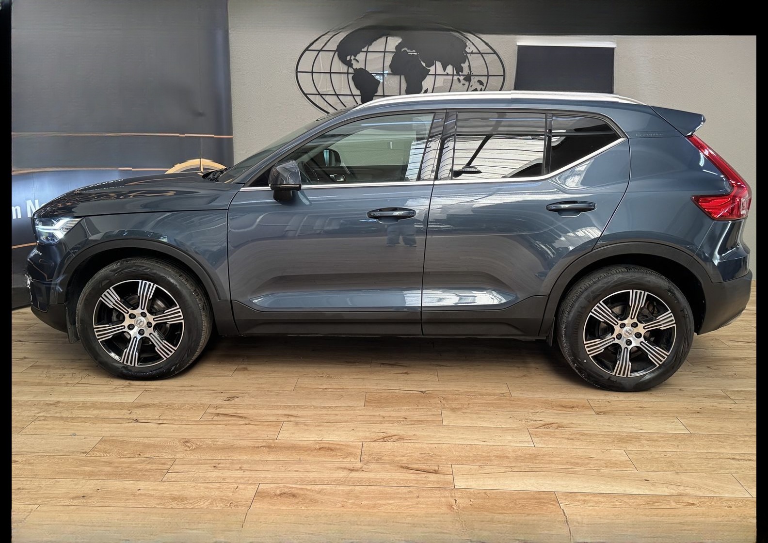 Volvo XC40 D3 Inscription LED*AHK*Leder*StHz*Pano*BLIS foto 8