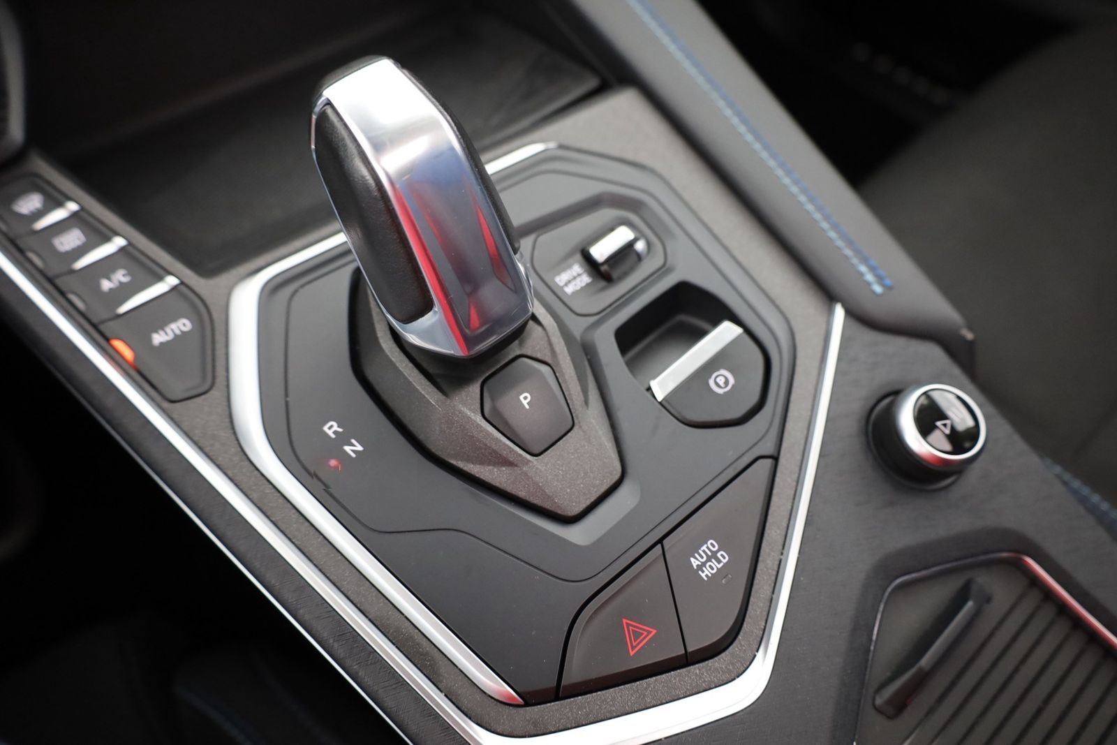 Lynk&Co 01 1.5 TD PHEV Aut. LED ACC 360° Pano foto 14