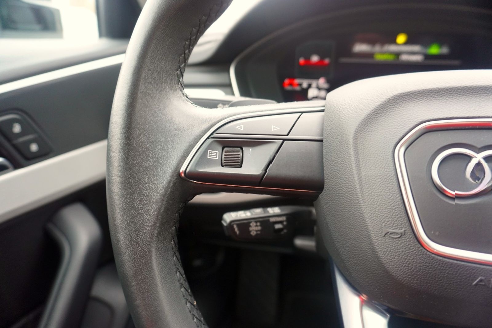 Audi A4 Avant 40 TFSI qu. advanced LED ACC Navi Leder foto 13