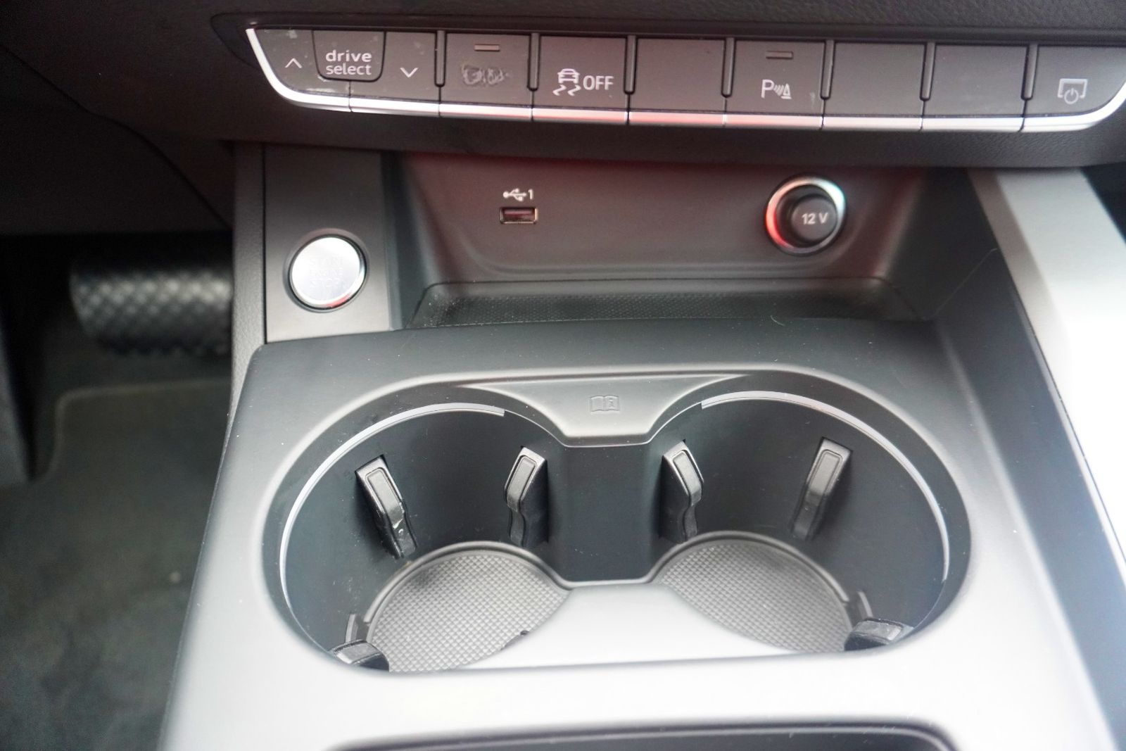 Audi A4 Avant 40 TFSI qu. advanced LED ACC Navi Leder foto 20