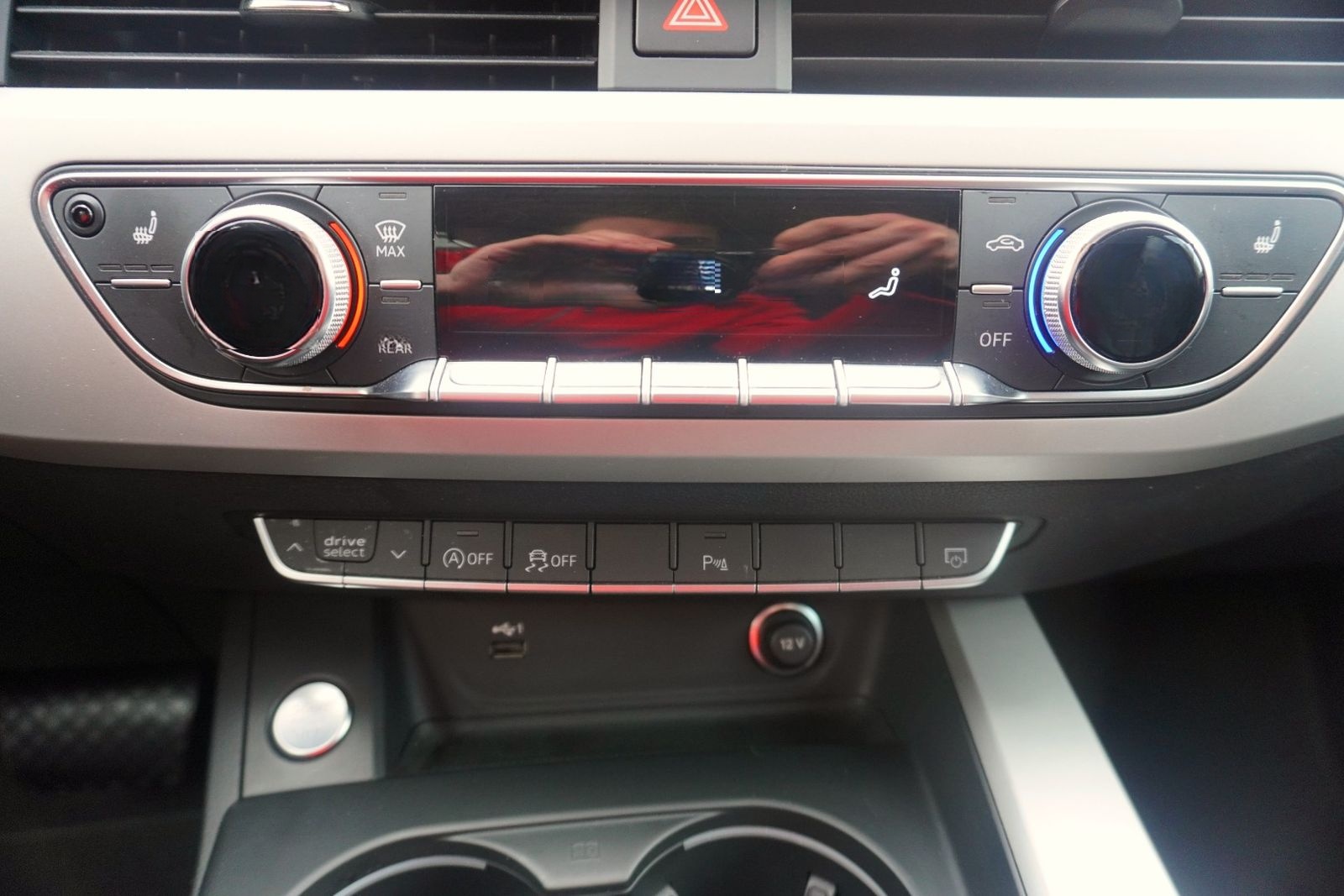 Audi A4 Avant 40 TFSI qu. advanced LED ACC Navi Leder foto 21