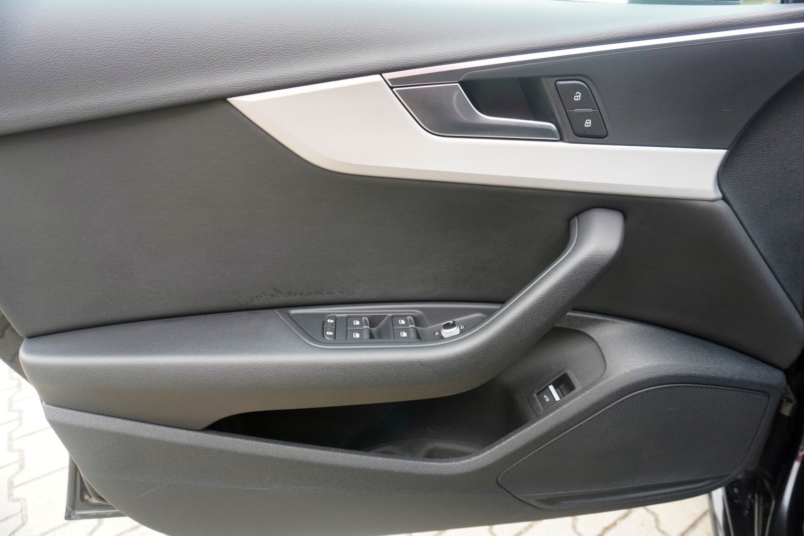 Audi A4 Avant 40 TFSI qu. advanced LED ACC Navi Leder foto 23