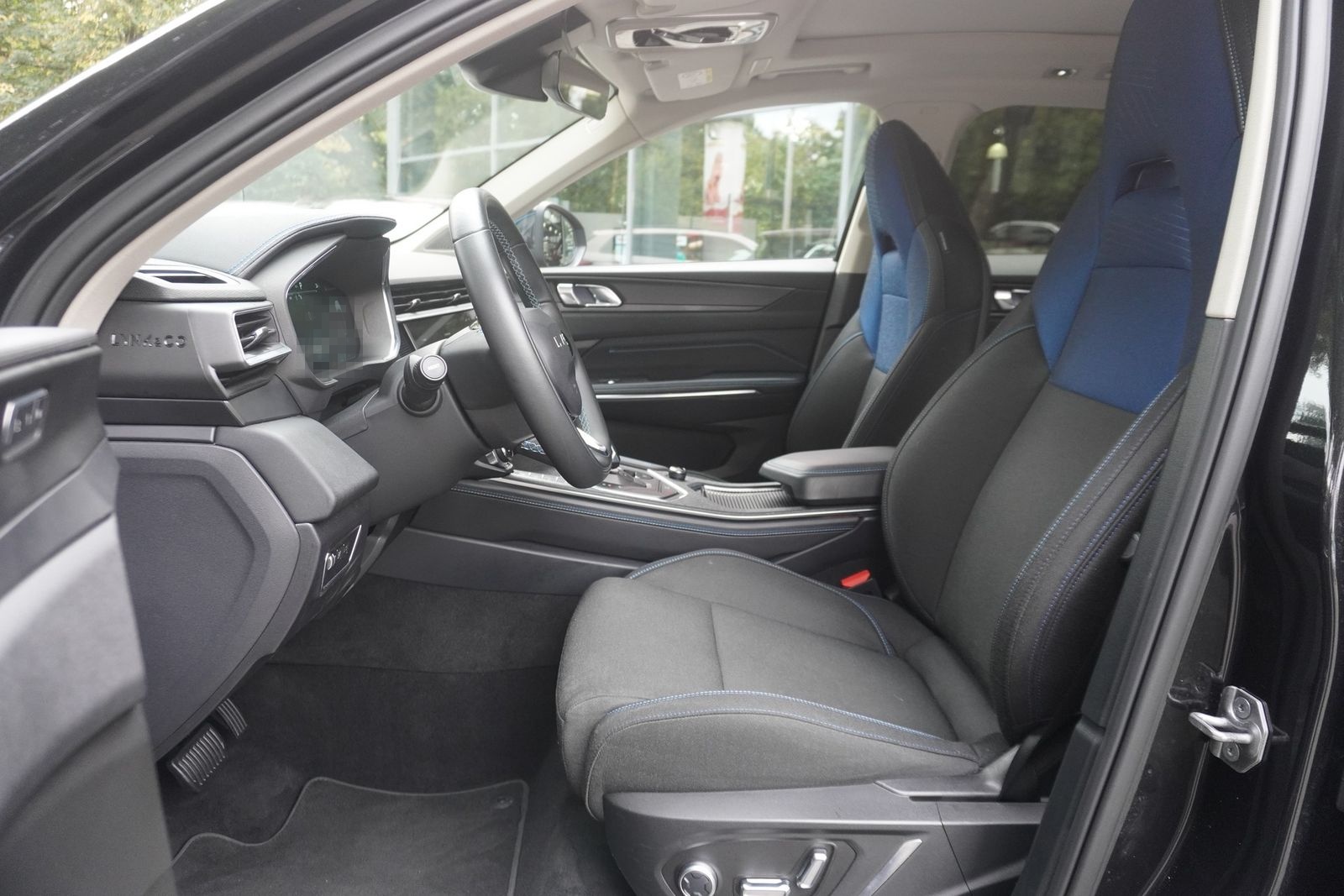 Lynk&Co 01 1.5 TD PHEV Aut. LED ACC 360° Pano foto 12