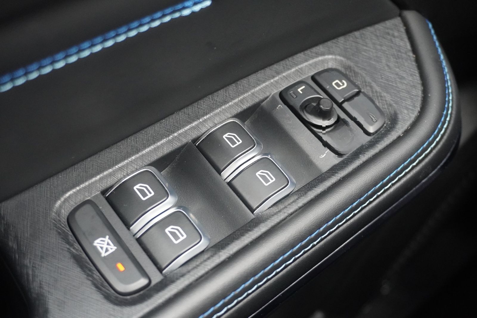 Lynk&Co 01 1.5 TD PHEV Aut. LED ACC 360° Pano foto 17