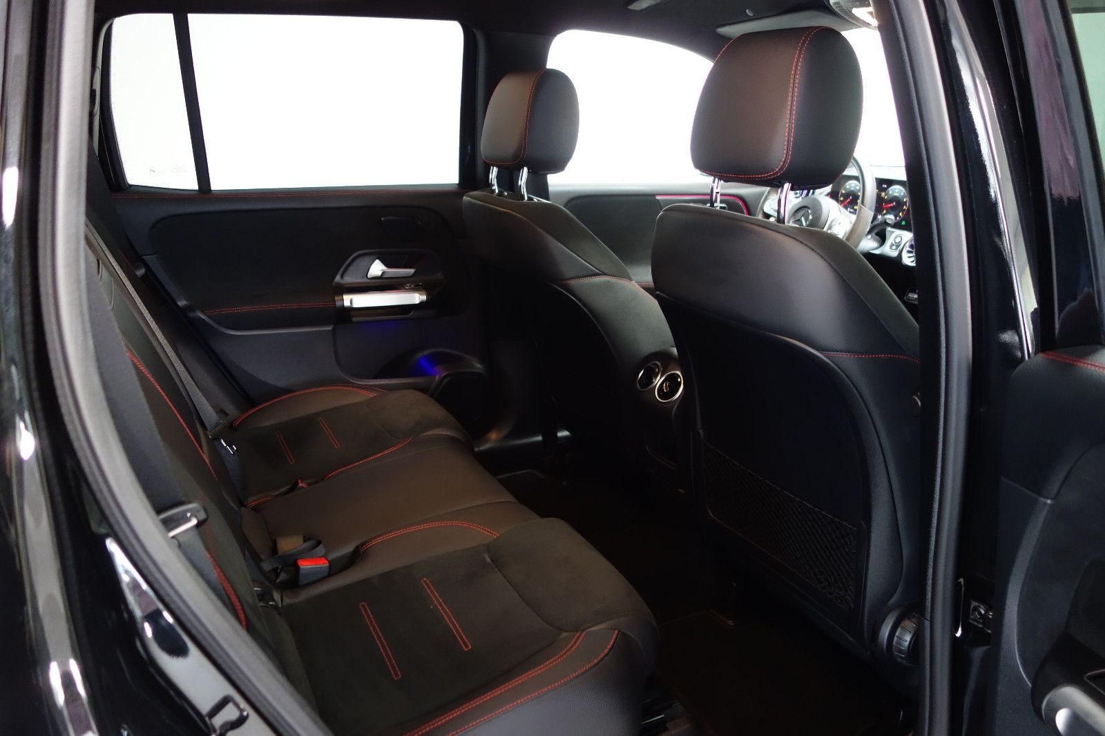 Mercedes-Benz GLB 250 4Matic AMG Line 360°/LED/MBUX/Night/Dist foto 17