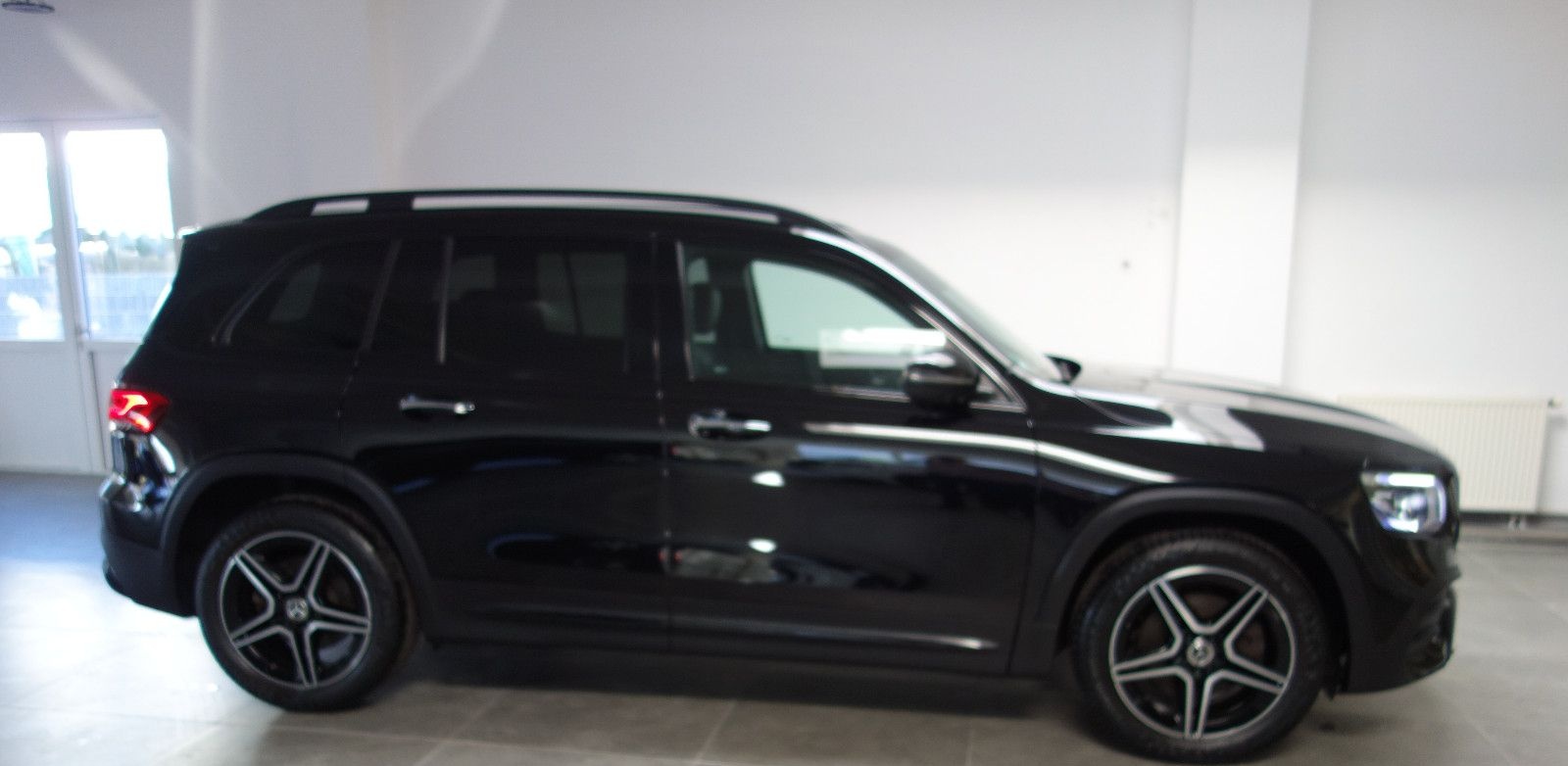 Mercedes-Benz GLB 250 4Matic AMG Line 360°/LED/MBUX/Night/Dist foto 3