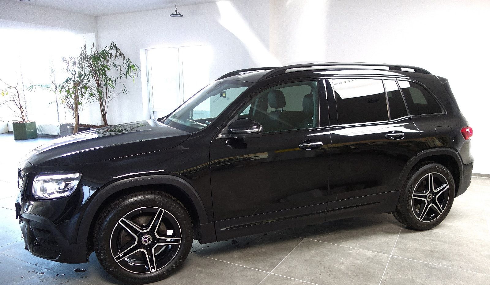 Mercedes-Benz GLB 250 4Matic AMG Line 360°/LED/MBUX/Night/Dist foto 4