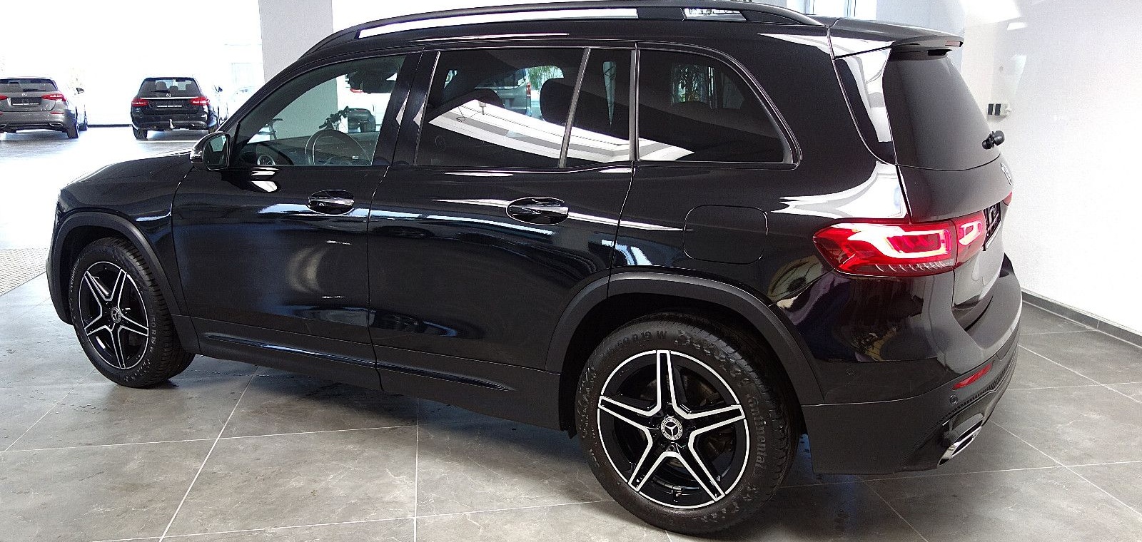 Mercedes-Benz GLB 250 4Matic AMG Line 360°/LED/MBUX/Night/Dist foto 6