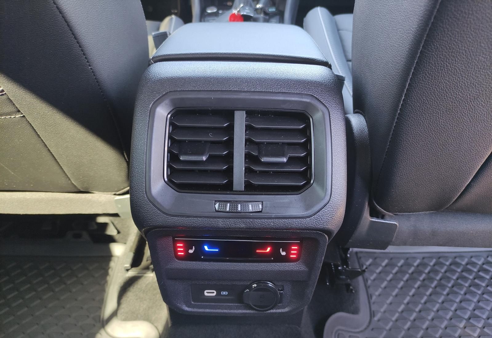 Volkswagen Tiguan R-Line 2.0 TDI+200PS+4M+Pano+AHZV+Standh+ foto 15