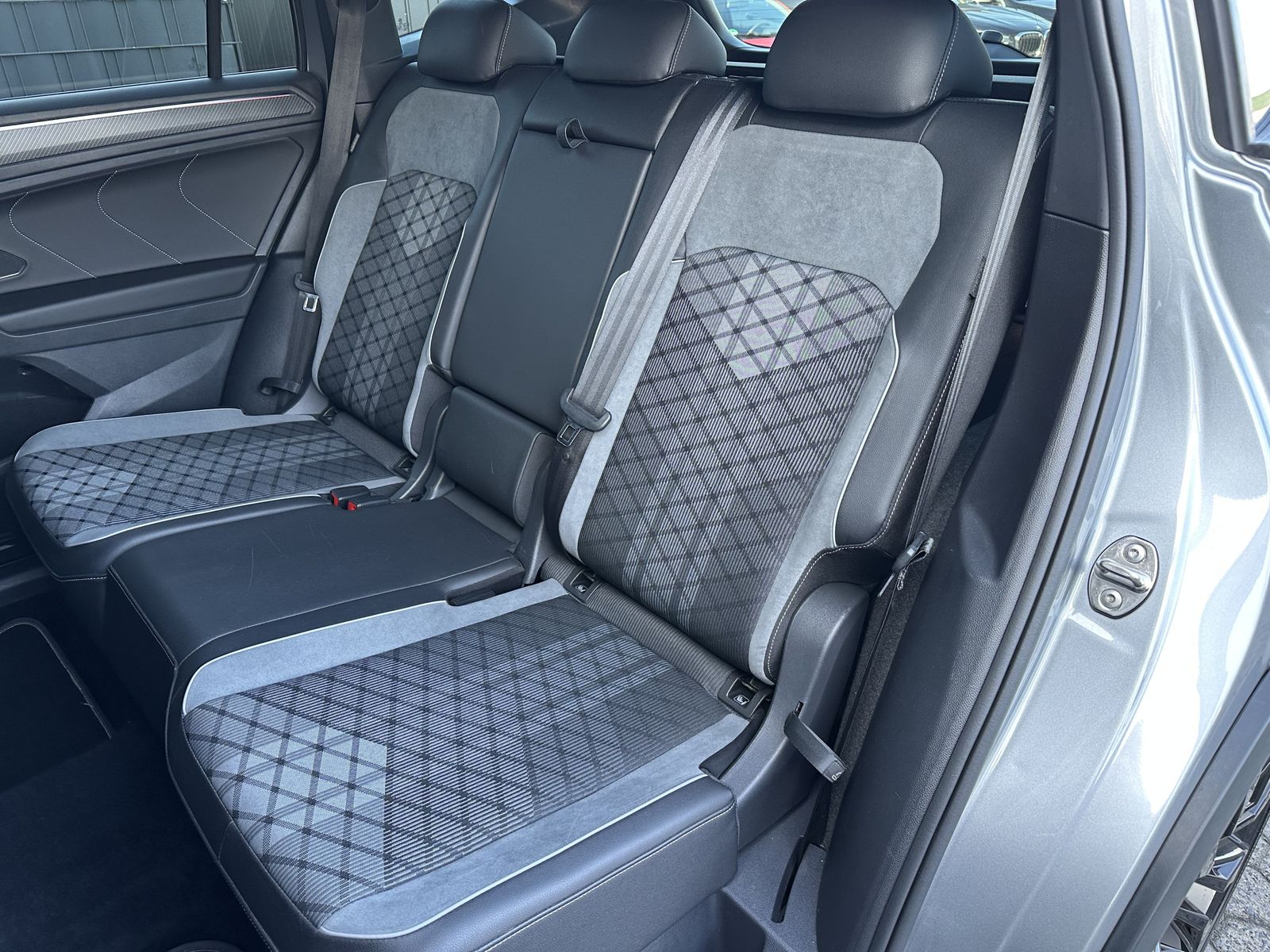 Volkswagen Tiguan Allspace 4M R-Line Black NAV+LED+AHK+360° foto 10