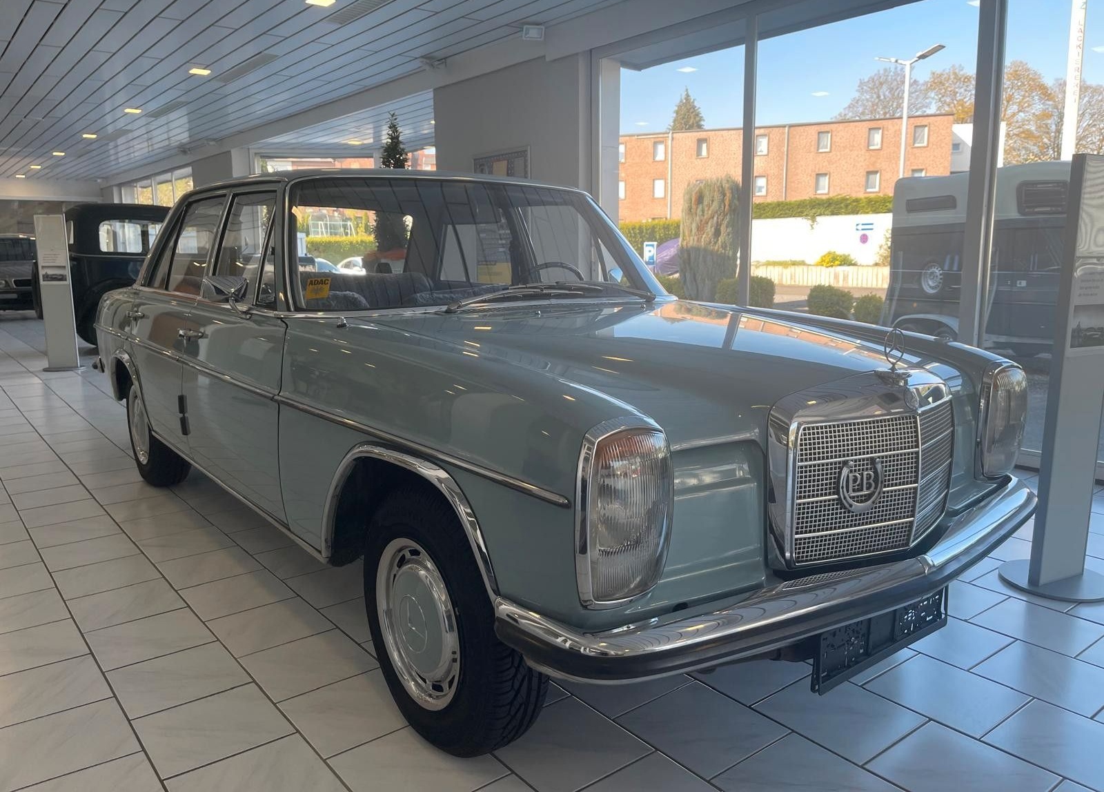 Mercedes-Benz 200/8 Limousine - Automatik - AHK - Oldtimer foto 2