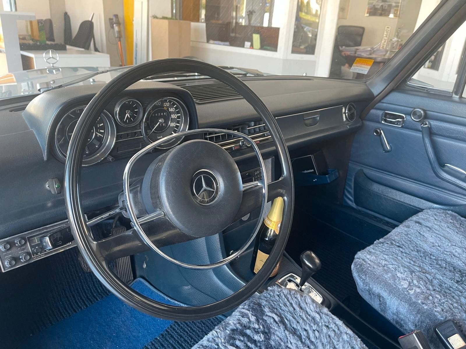 Mercedes-Benz 200/8 Limousine - Automatik - AHK - Oldtimer foto 6