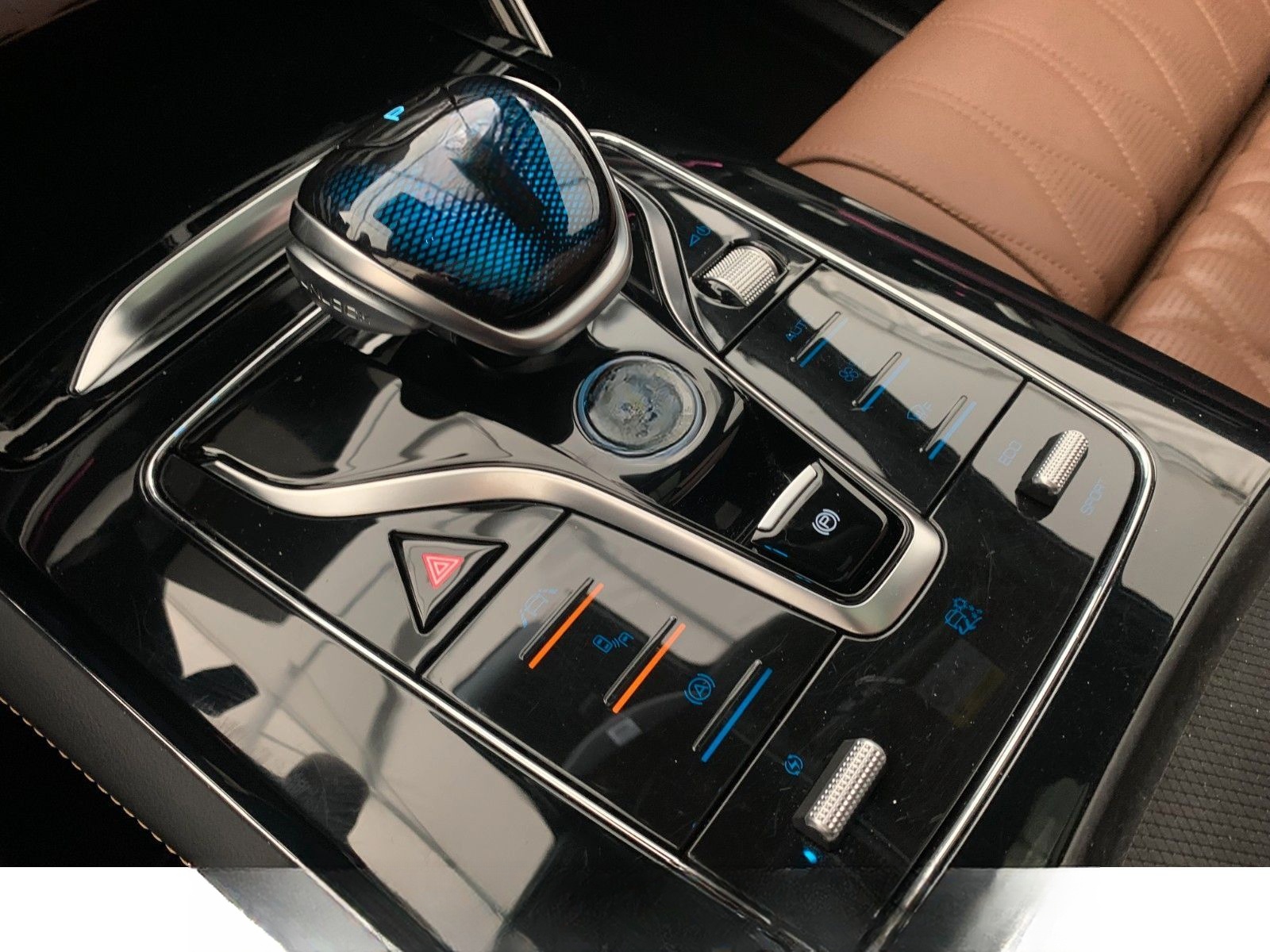 BYD Tang AWD 7-Si Flagship 22" ACC Pano DigTacho DAB foto 13