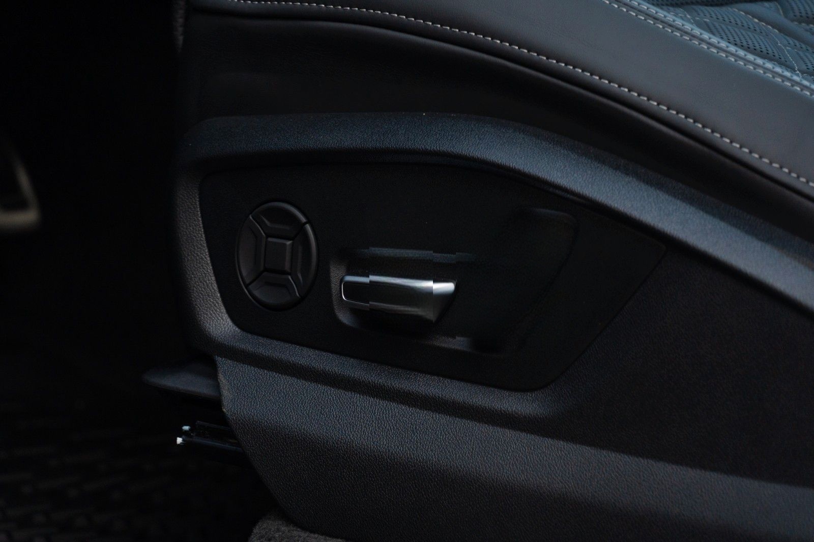 Audi Q8 60 TFSIe SLINE.MATRIX.LUFTF.PANO.HUD.LHZ.AHK foto 24