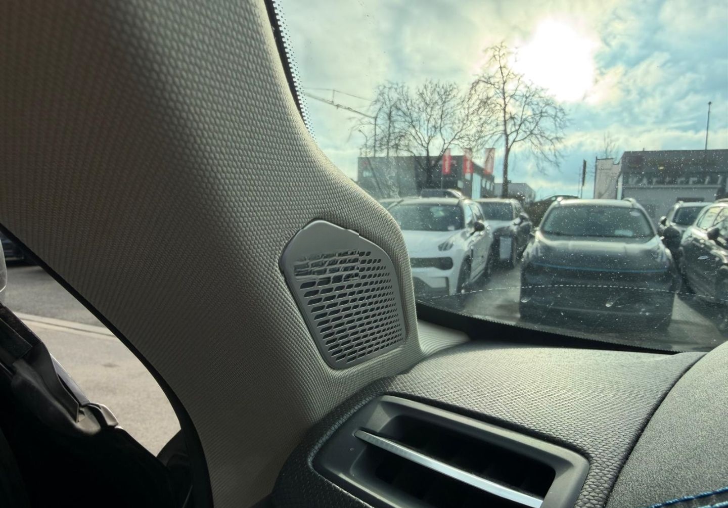 Lynk&Co 01 Lynk & Co Händler (Garantie) / TÜV Neu / Serv foto 5