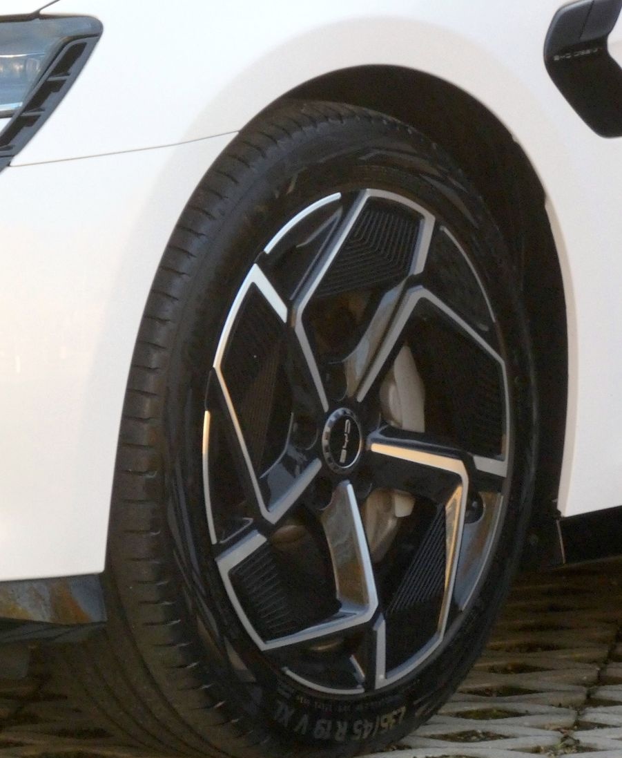 BYD SEAL 230 kW RWD Design/82,5kWh/Panorama/19" foto 21