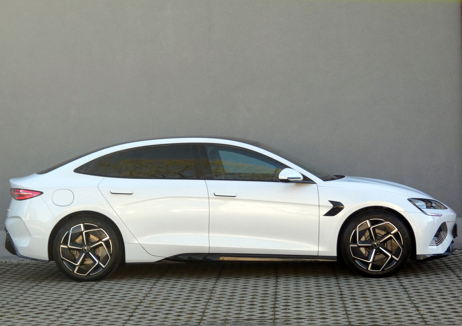 BYD SEAL 230 kW RWD Design/82,5kWh/Panorama/19" foto 4