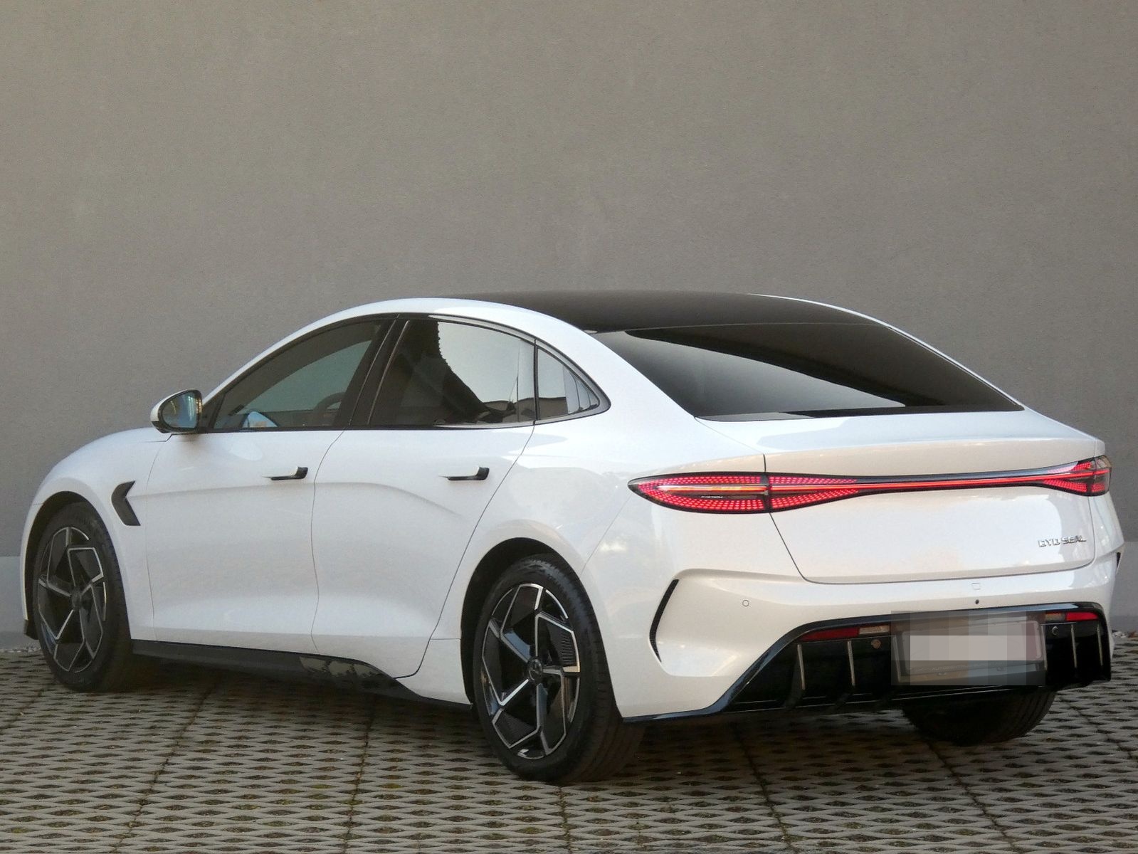 BYD SEAL 230 kW RWD Design/82,5kWh/Panorama/19" foto 6