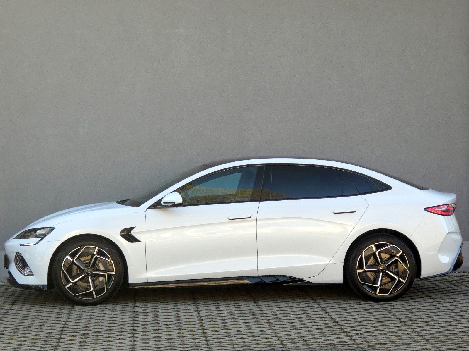 BYD SEAL 230 kW RWD Design/82,5kWh/Panorama/19" foto 7