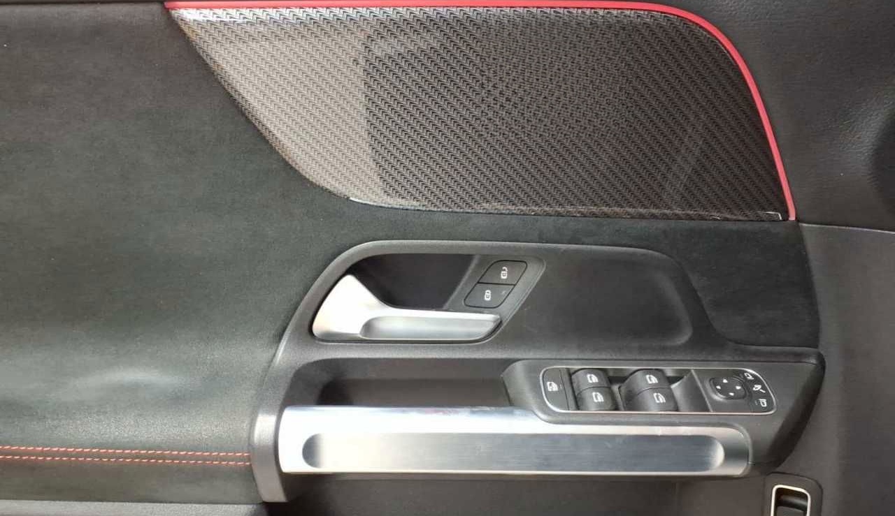 Mercedes-Benz GLB 200 7G-DCT AMG Navi SHz LED  foto 4