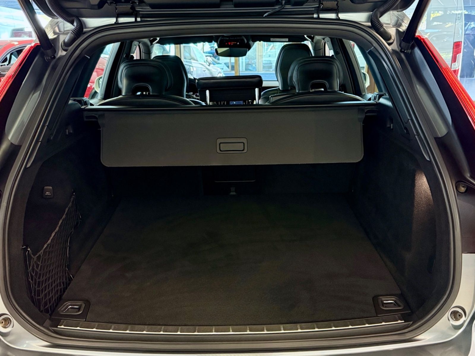 Volvo XC60 2.0 D4 AWD R-DESIGN MASSAGE HEAD-UP HARMAN foto 14