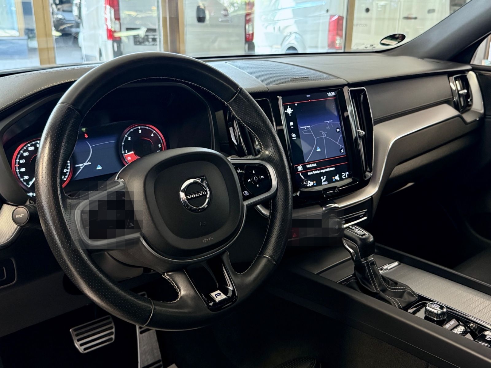 Volvo XC60 2.0 D4 AWD R-DESIGN MASSAGE HEAD-UP HARMAN foto 19