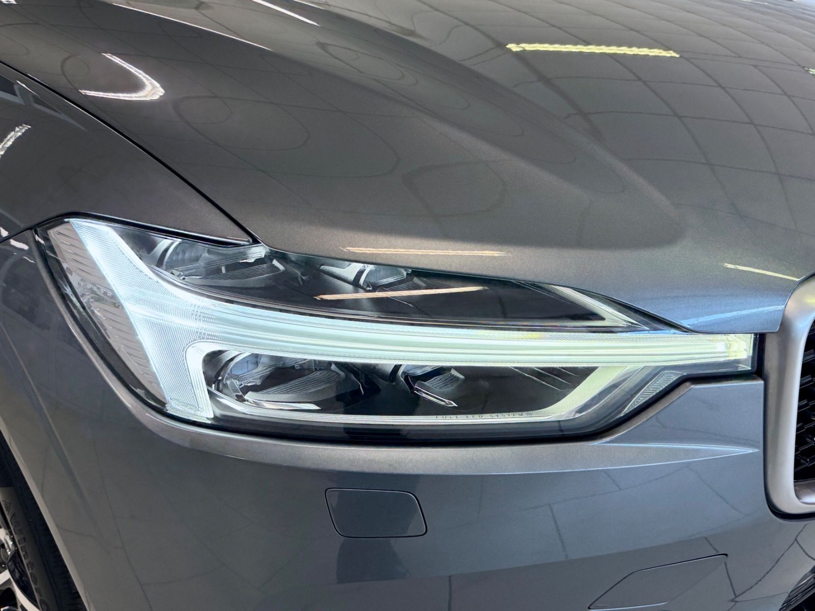 Volvo XC60 2.0 D4 AWD R-DESIGN MASSAGE HEAD-UP HARMAN foto 3