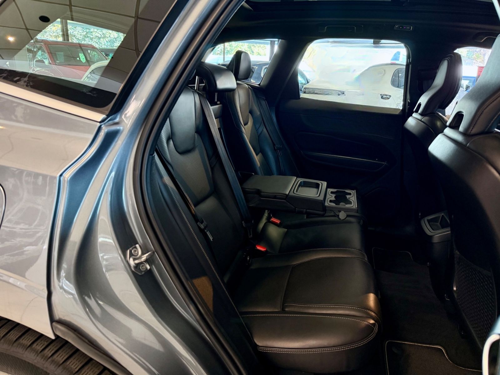 Volvo XC60 2.0 D4 AWD R-DESIGN MASSAGE HEAD-UP HARMAN foto 24