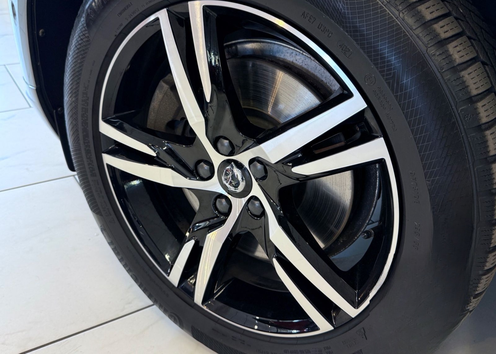 Volvo XC60 2.0 D4 AWD R-DESIGN MASSAGE HEAD-UP HARMAN foto 7