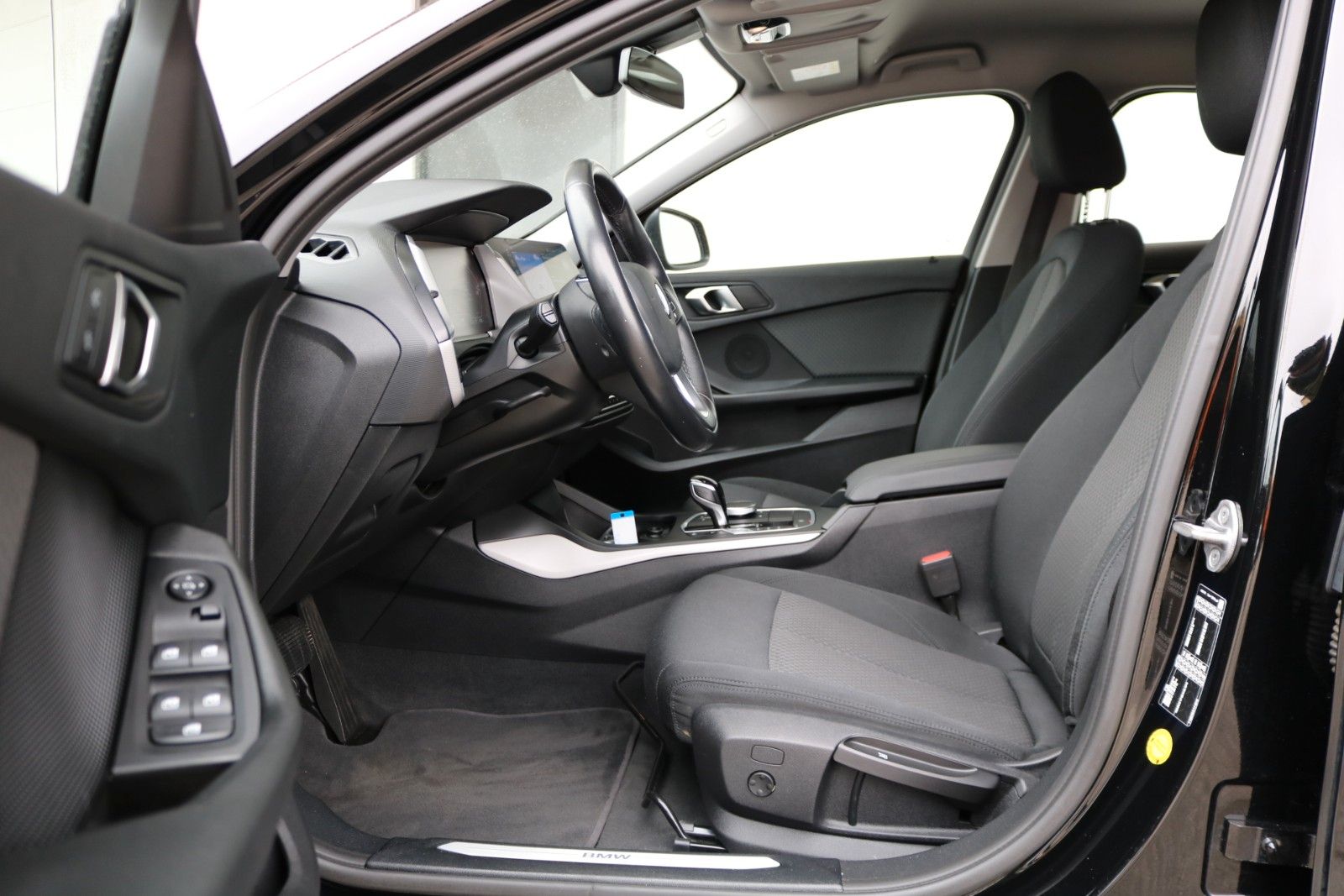 BMW 118d Automatik*Advantage*Navi.*LED*(PDC)* foto 2