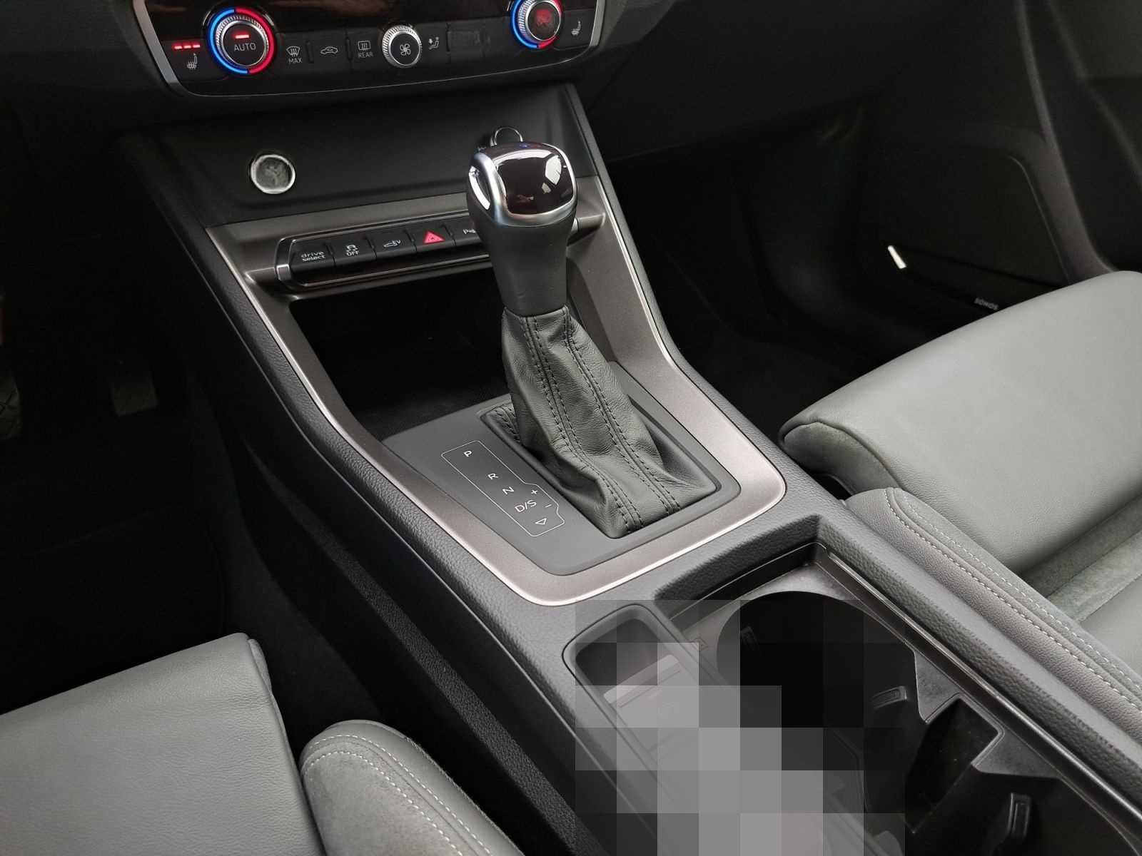 Audi Q3 S line 45 TFSIe S tronic edition one PANO AHK foto 23