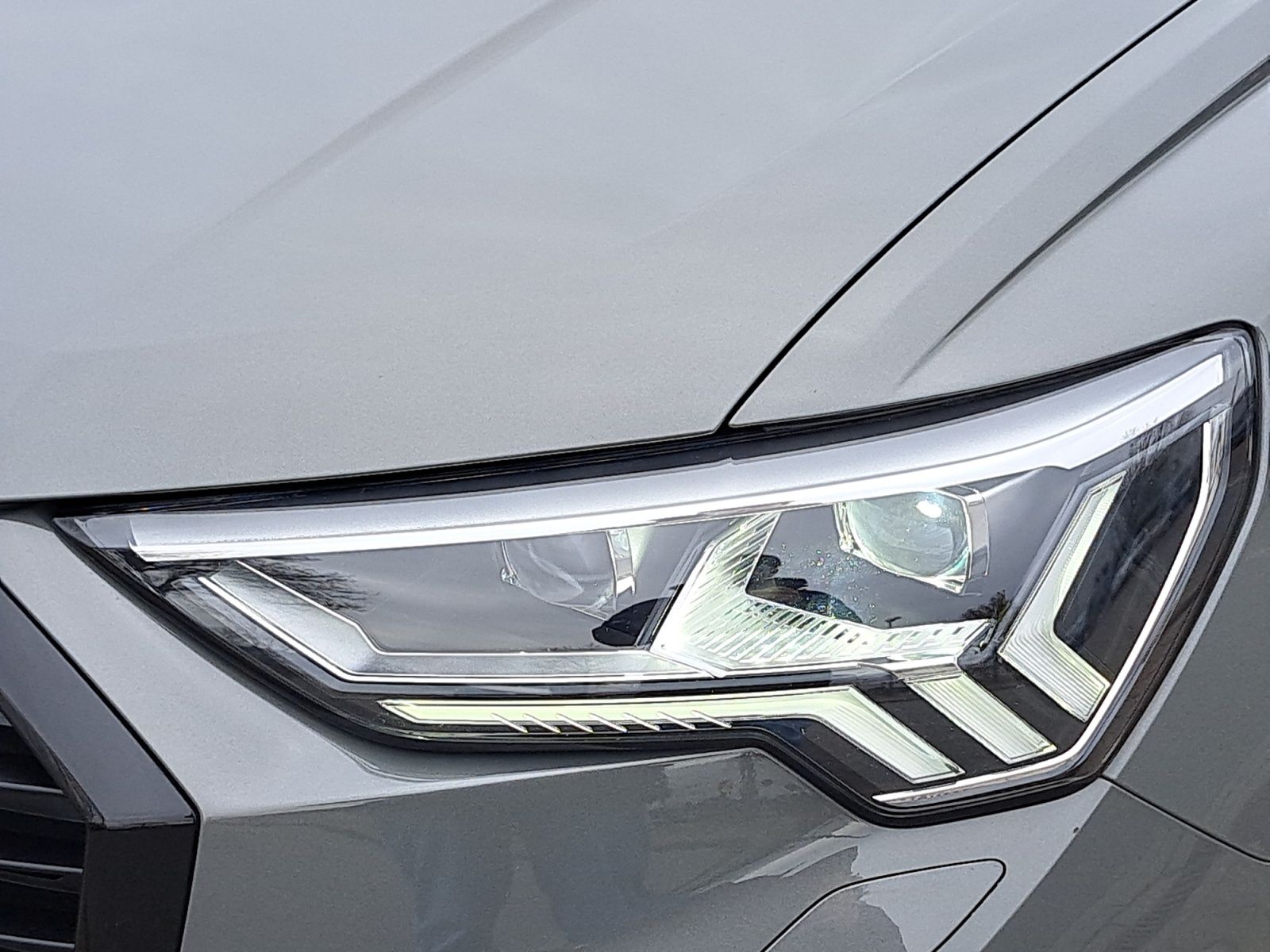 Audi Q3 S line 45 TFSIe S tronic edition one PANO AHK foto 6